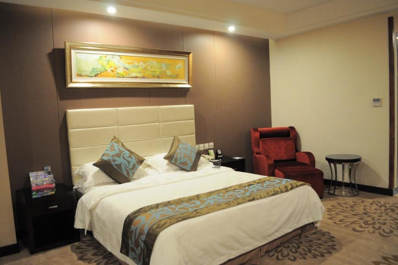 Отель Ramada Linyi North Экстерьер фото