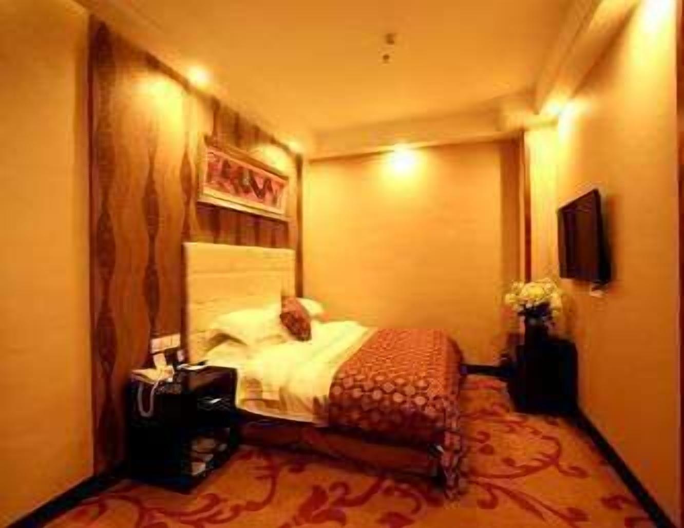 Отель Ramada Linyi North Экстерьер фото