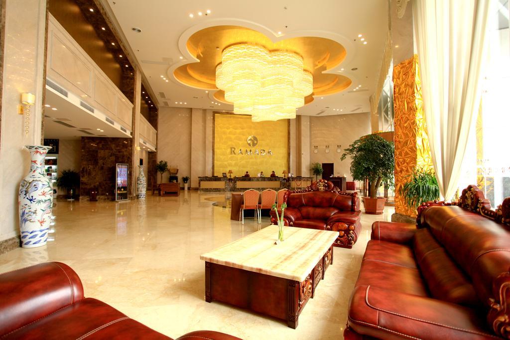 Отель Ramada Linyi North Экстерьер фото