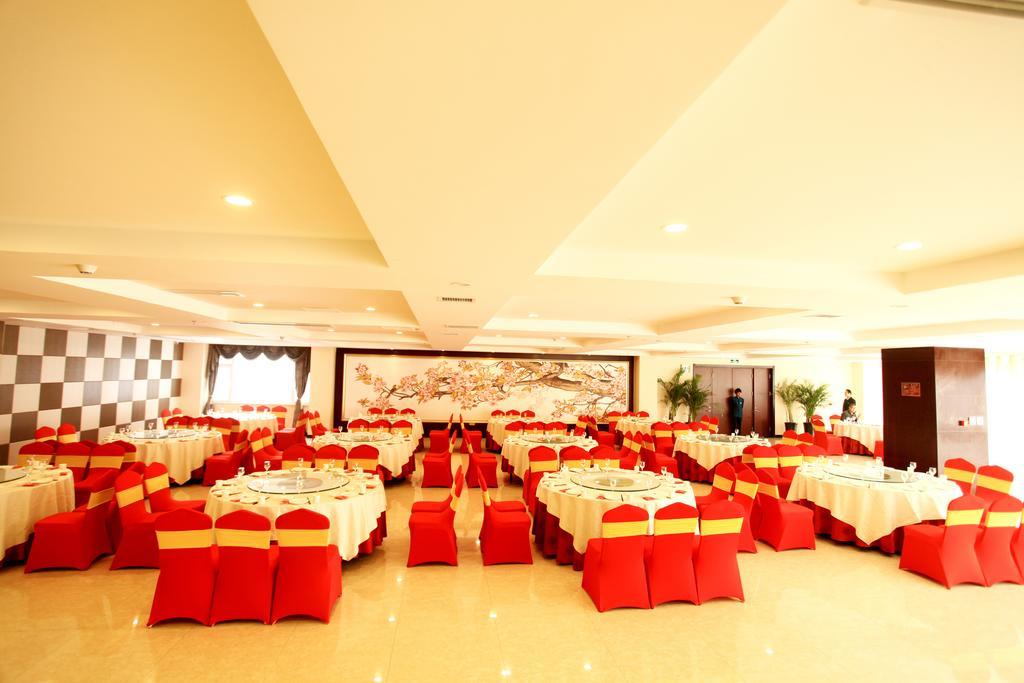 Отель Ramada Linyi North Экстерьер фото