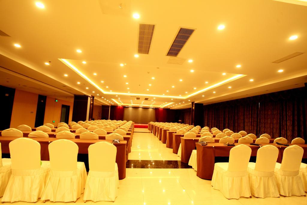 Отель Ramada Linyi North Экстерьер фото