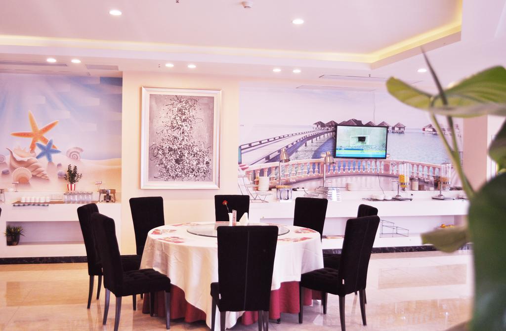 Отель Ramada Linyi North Экстерьер фото