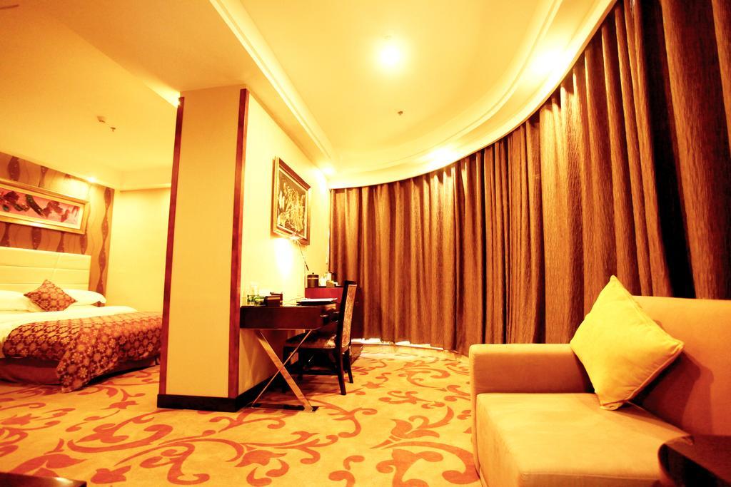 Отель Ramada Linyi North Экстерьер фото
