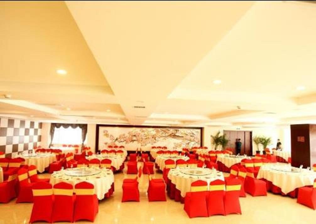 Отель Ramada Linyi North Экстерьер фото