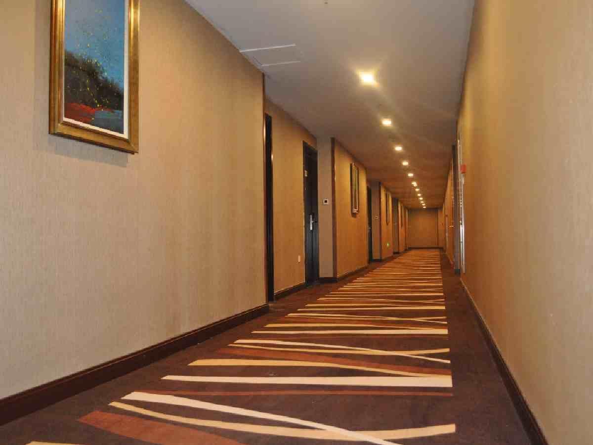 Отель Ramada Linyi North Экстерьер фото