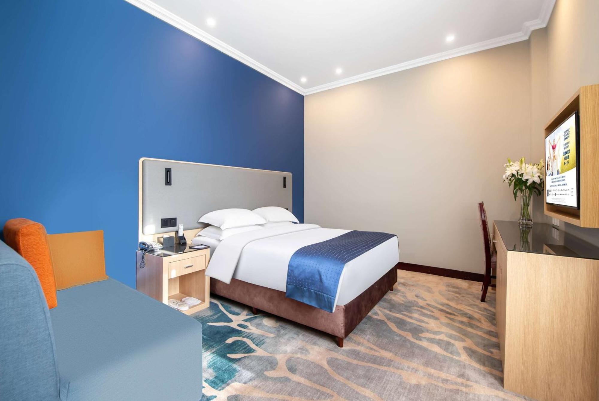 Отель Ramada Linyi North Экстерьер фото