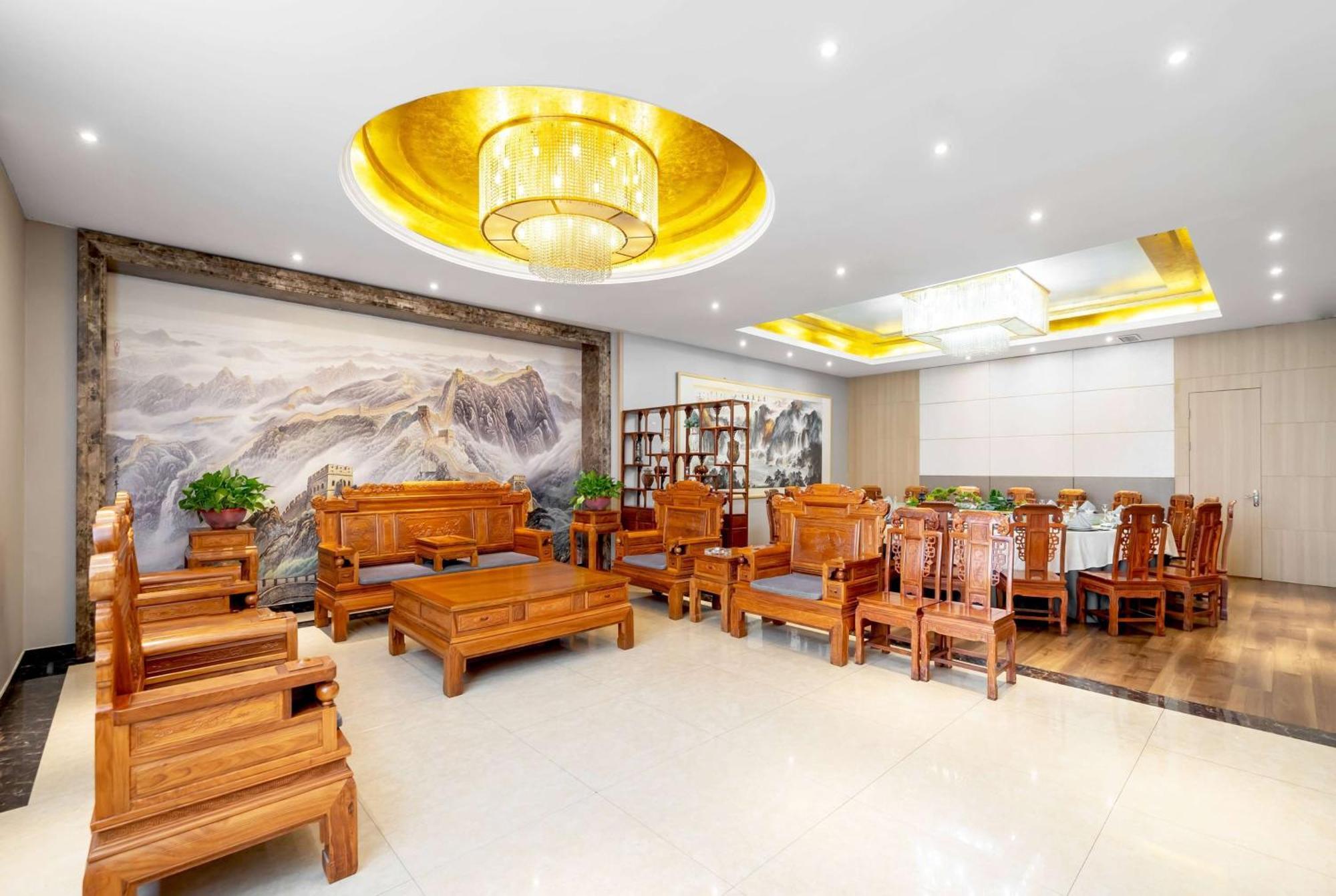 Отель Ramada Linyi North Экстерьер фото