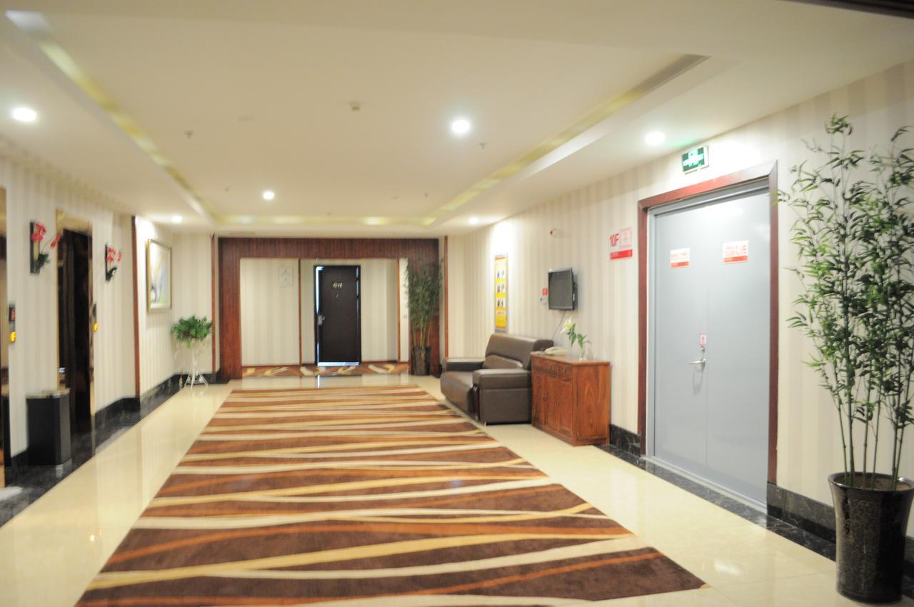 Отель Ramada Linyi North Экстерьер фото