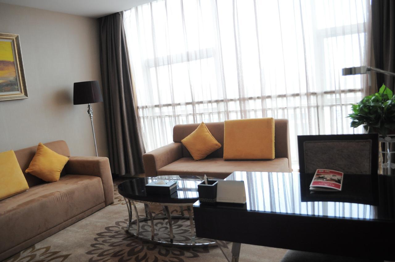 Отель Ramada Linyi North Экстерьер фото