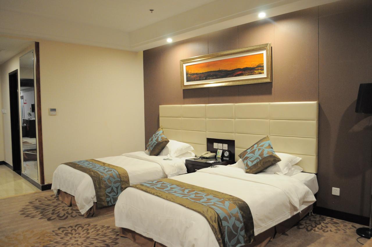 Отель Ramada Linyi North Экстерьер фото